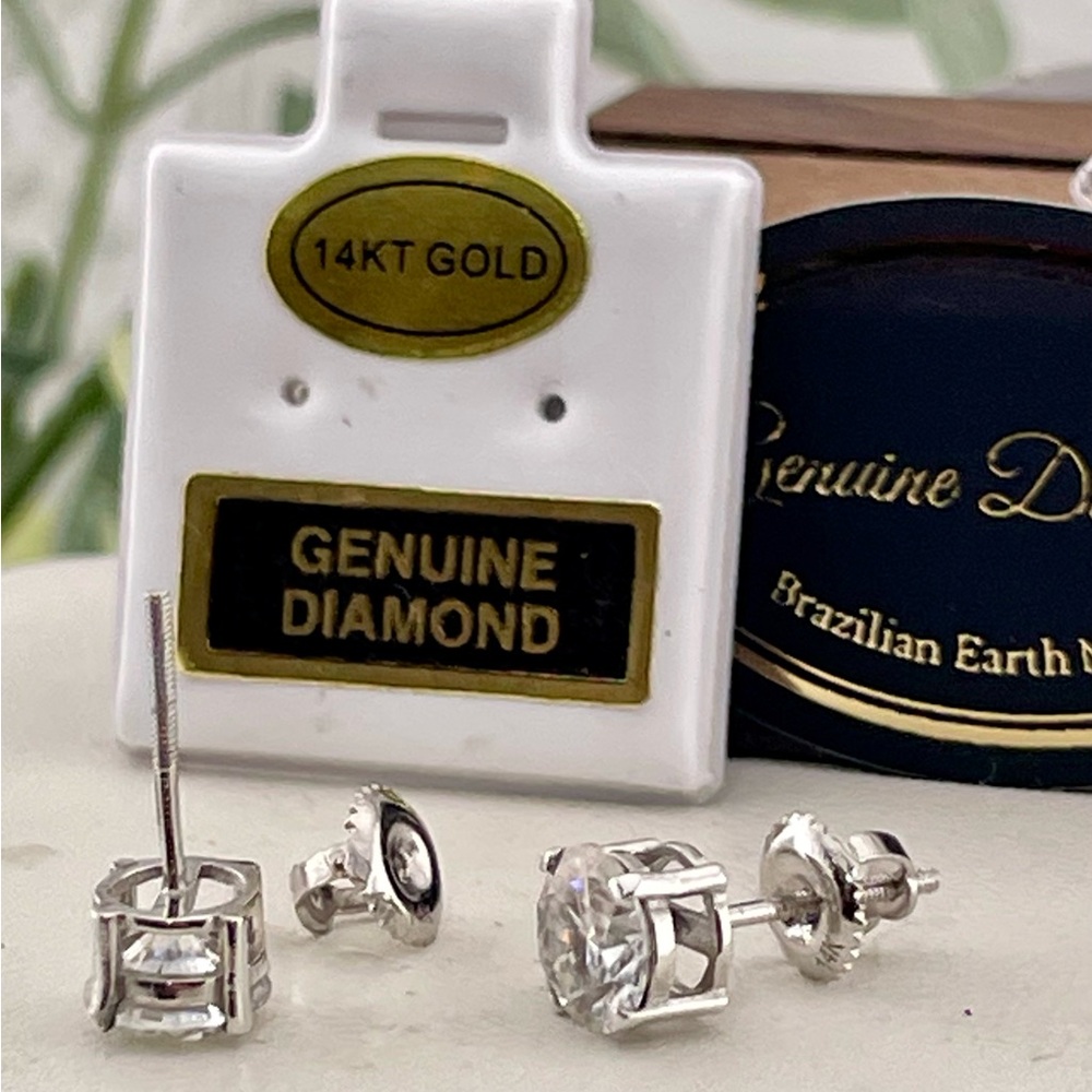 14K w/screws 1ct Diamond Pair. .50ct each 1/2ct each white Gold - Picture 4 of 12